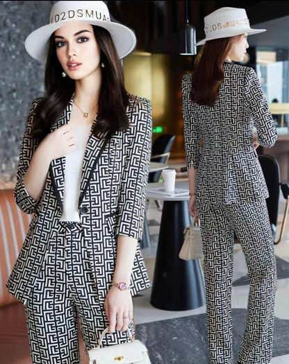 Tailleur Modello SHAIL tutte le taglie disponibili dalla 36 alla 60, Made in Italy