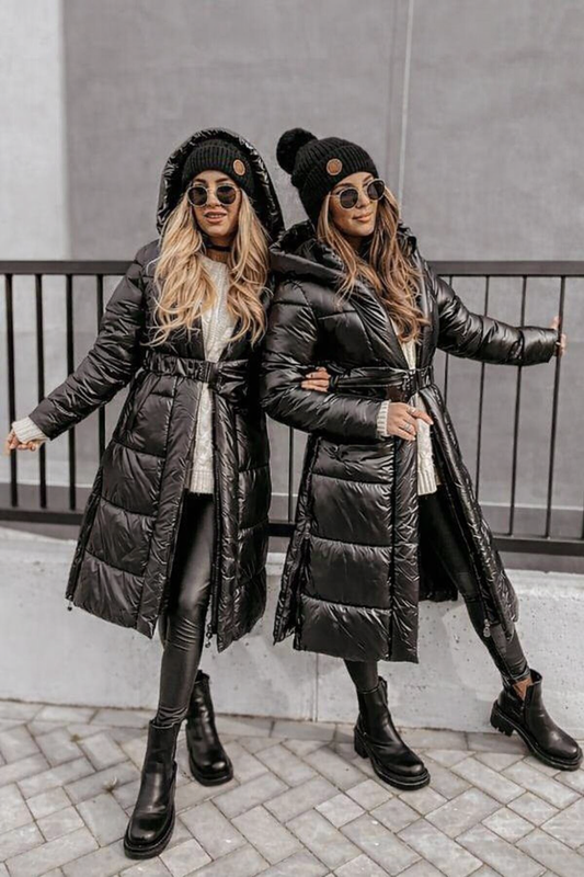 Piumino Lungo con Cappuccio – Elegante, Caldo e Avvolgente